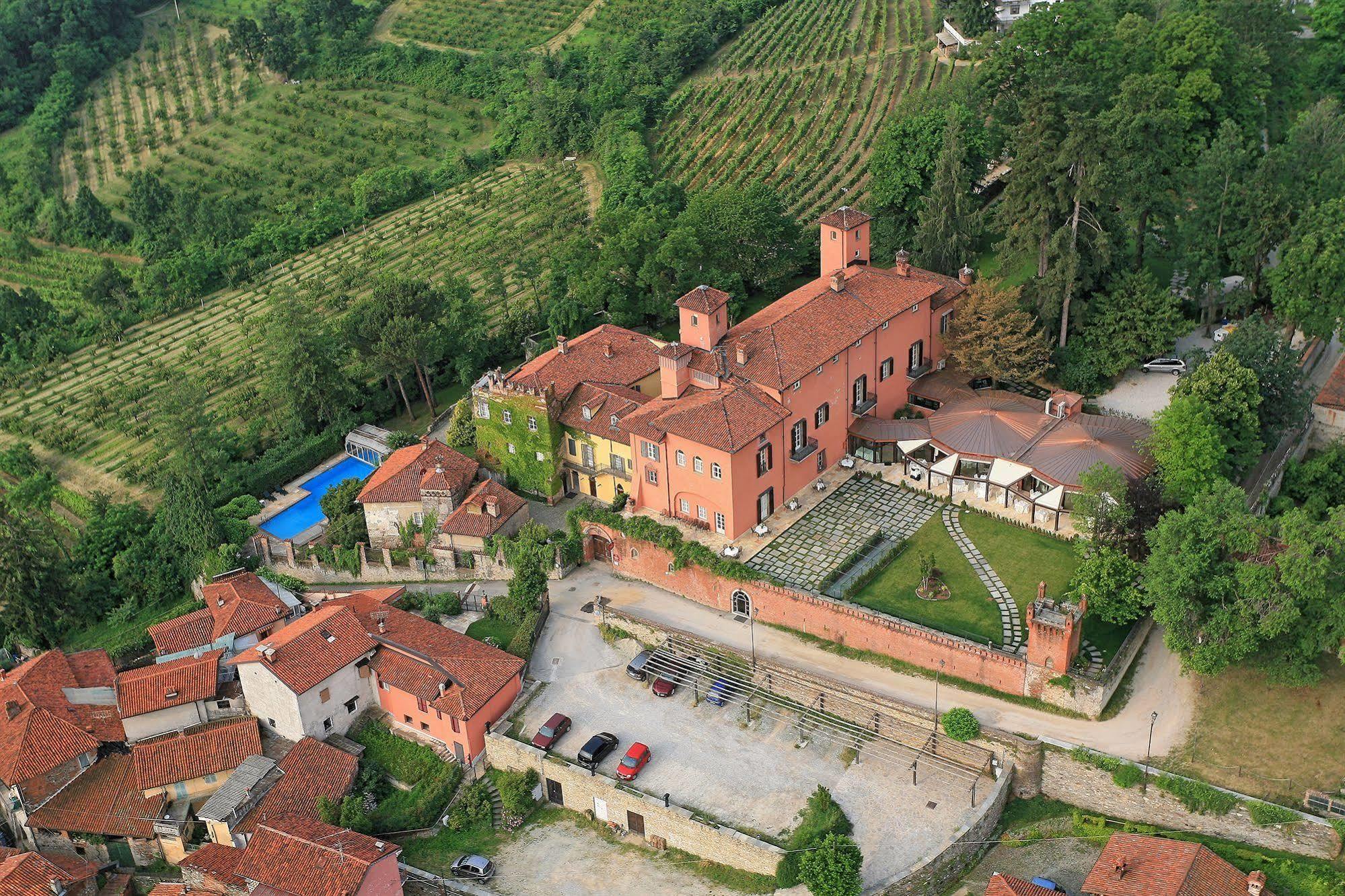 Castello Rosso Hotel Costigliole Saluzzo Exterior photo