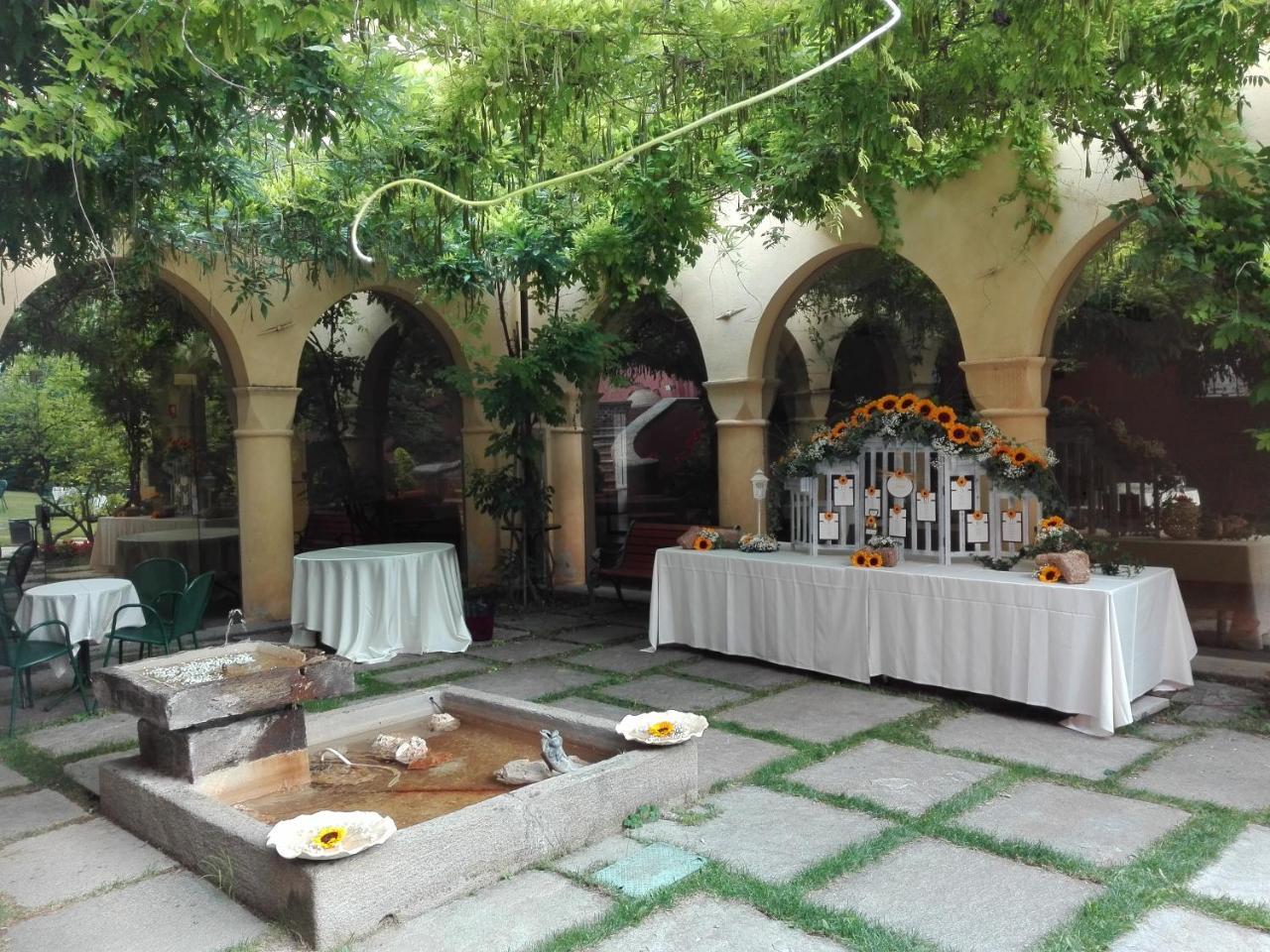 Castello Rosso Hotel Costigliole Saluzzo Exterior photo