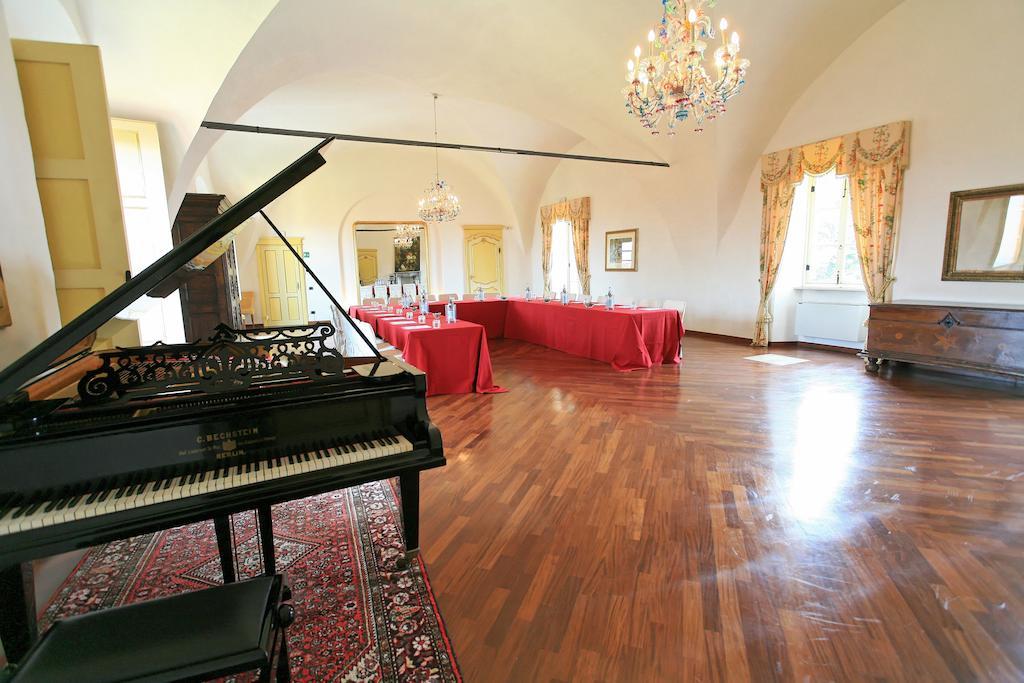 Castello Rosso Hotel Costigliole Saluzzo Exterior photo