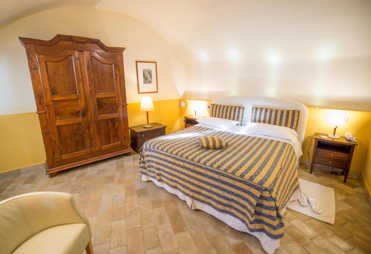 Castello Rosso Hotel Costigliole Saluzzo Exterior photo