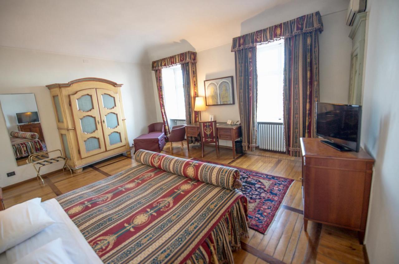 Castello Rosso Hotel Costigliole Saluzzo Exterior photo